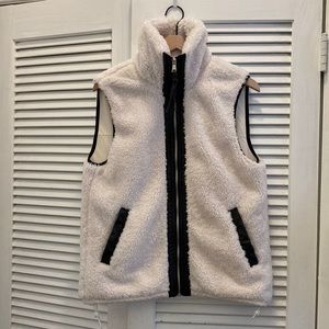 Abercrombie & Fitch Sherpa vest size small